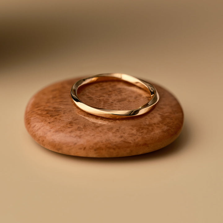 Twisted Möbius Infinity Wedding Band in Rose Gold