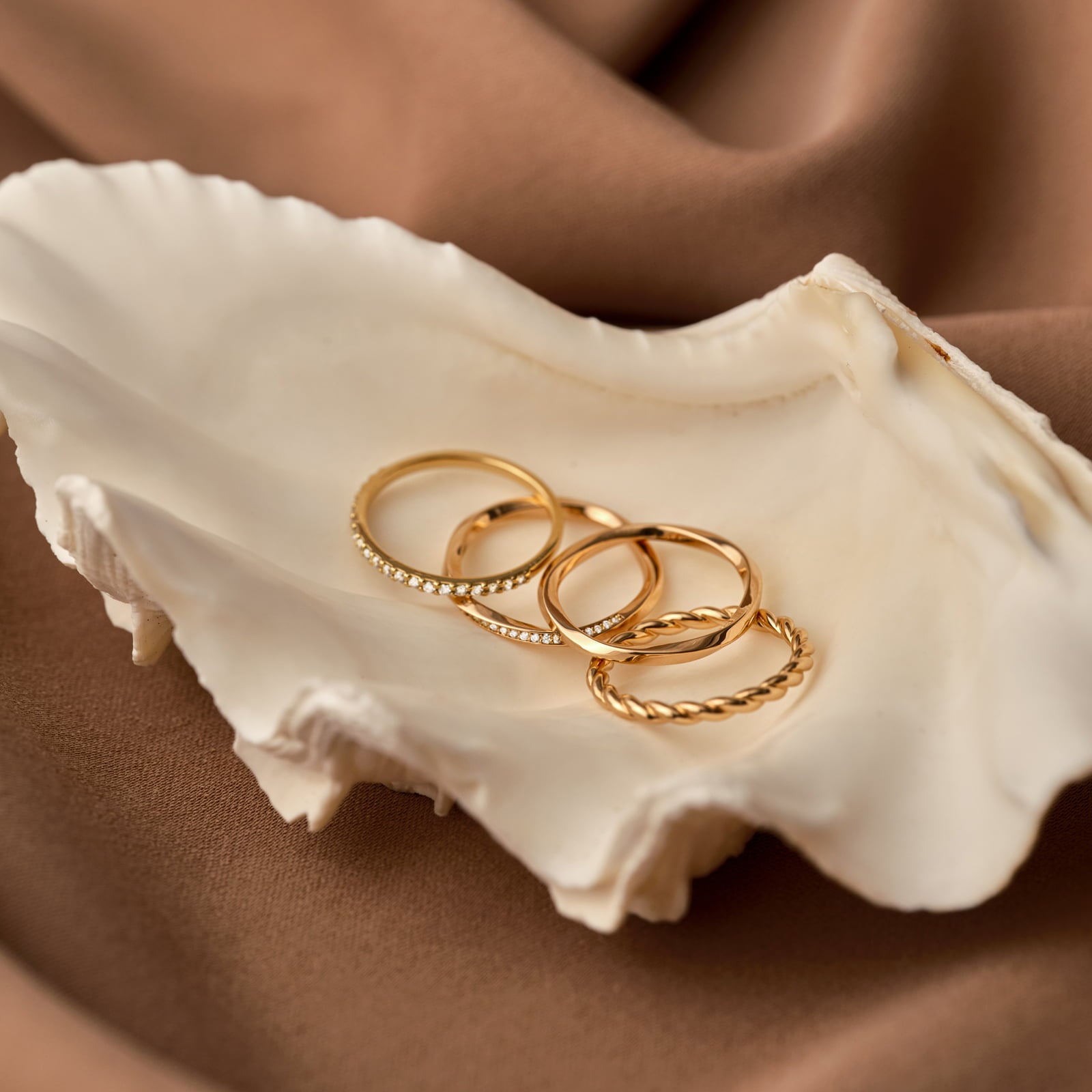 Twisted Möbius Infinity Wedding Band in Rose Gold