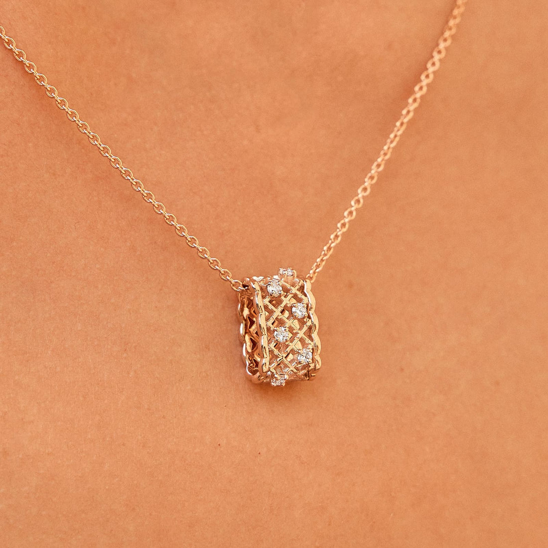 Lattice — Rose Gold Diamond Quilted Barrel Pendant Necklace