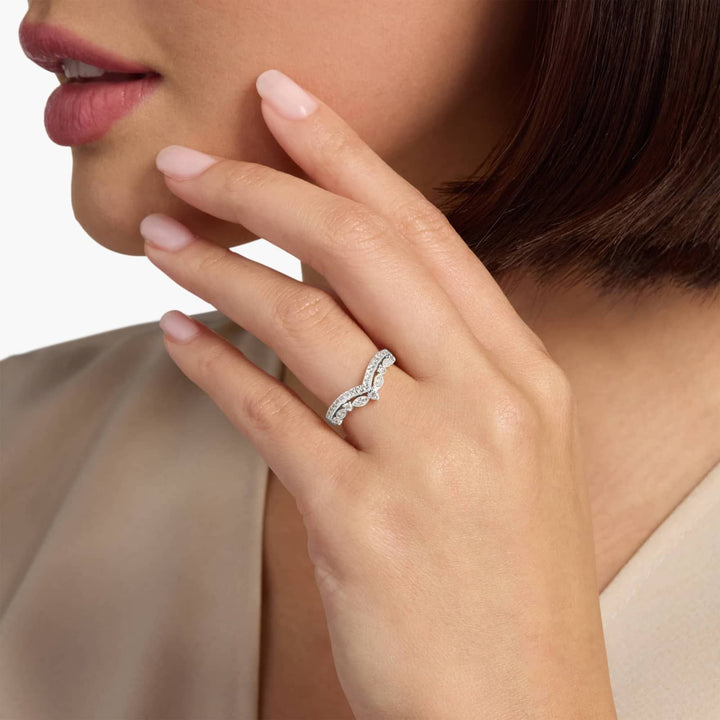 Regal Curved Diamond Ring in 10k/14k/18kGold (1/4 ct. tw.)
