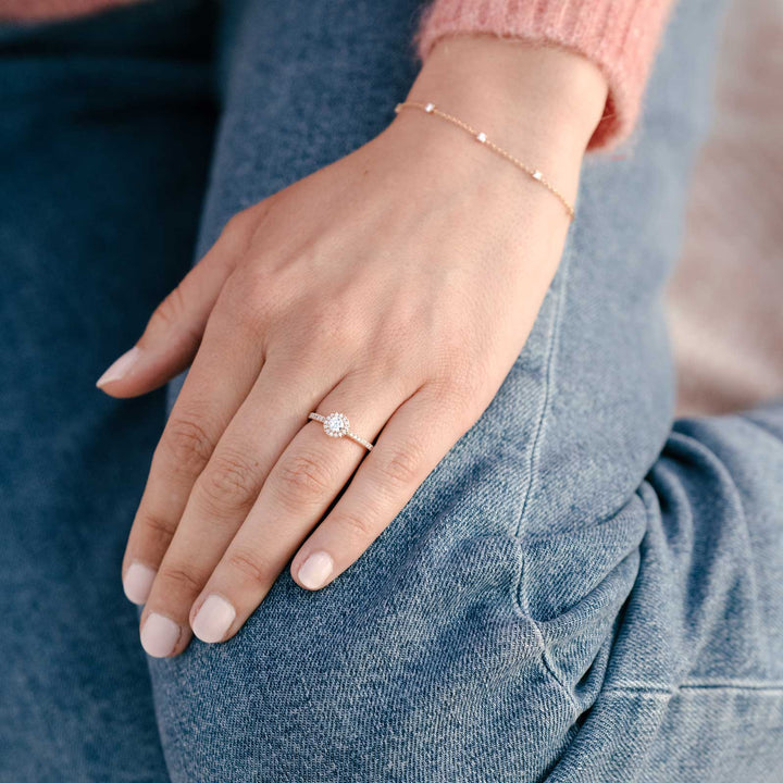 Auréole — Round Halo Diamond Engagement Ring