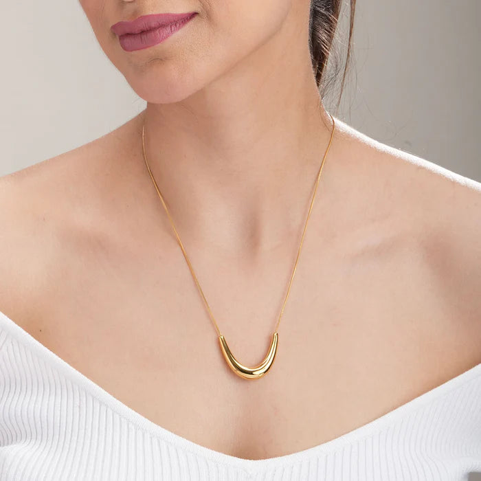 Luna Arc — Yellow Gold Curved Bar Pendant Necklace