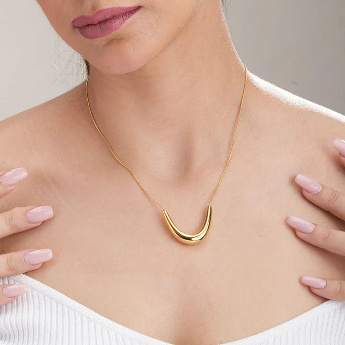 Luna Arc — Yellow Gold Curved Bar Pendant Necklace