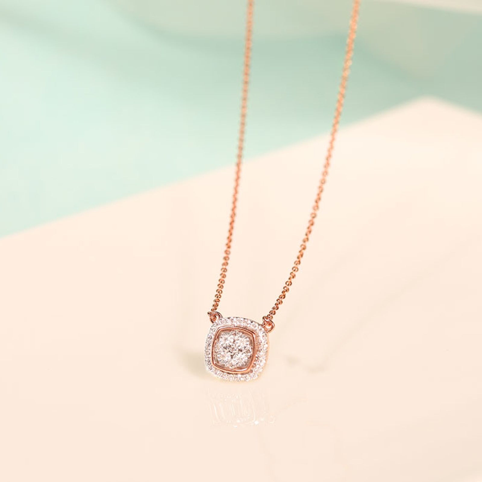 Coussin Halo — Rose Gold Cushion Halo Cluster Diamond Pendant Necklace