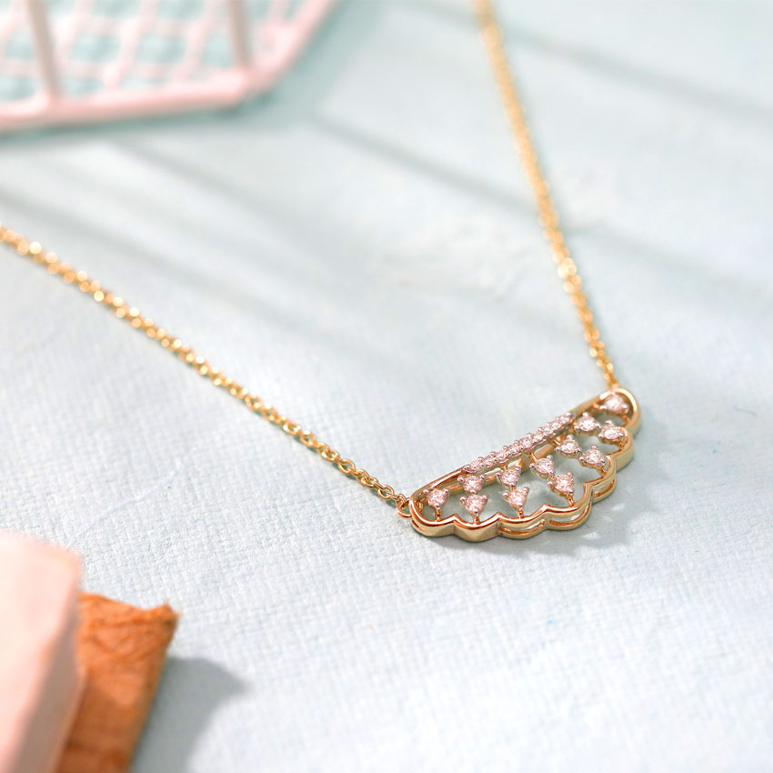 Éventail — Yellow Gold Scallop Fan Diamond Pendant Necklace