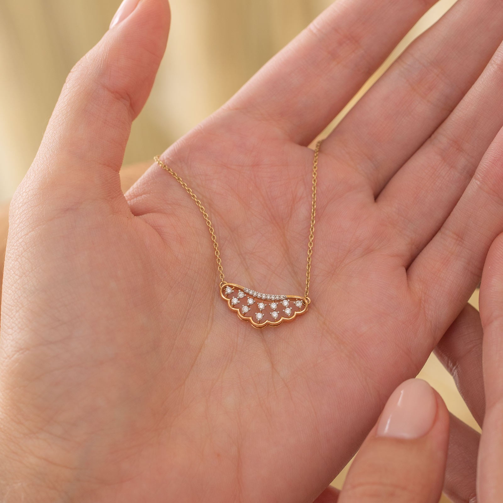 Éventail — Yellow Gold Scallop Fan Diamond Pendant Necklace
