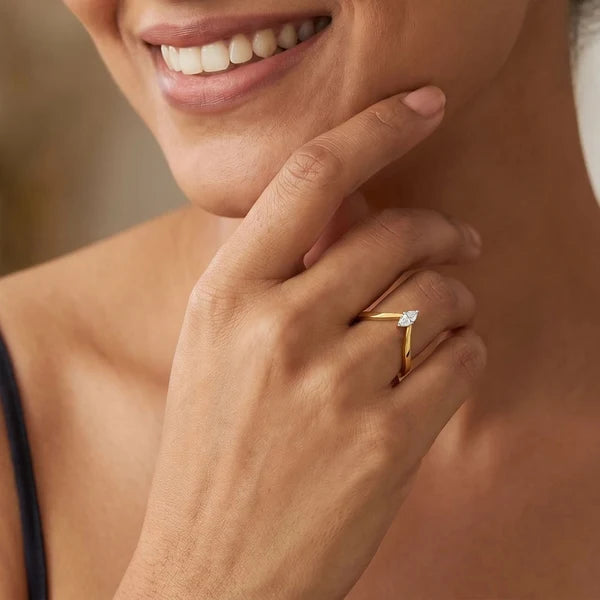 V-Lumière Marquise Diamond Ring