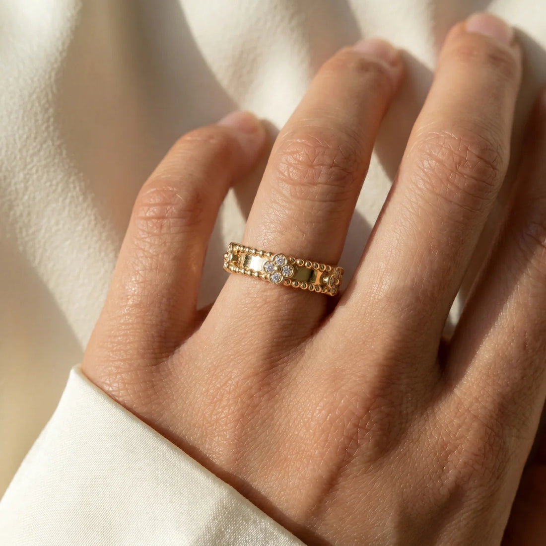 The Fleura – 925 Sterling Silver Diamond Flower Beaded Ring