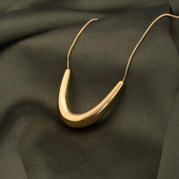 Luna Arc — Yellow Gold Curved Bar Pendant Necklace
