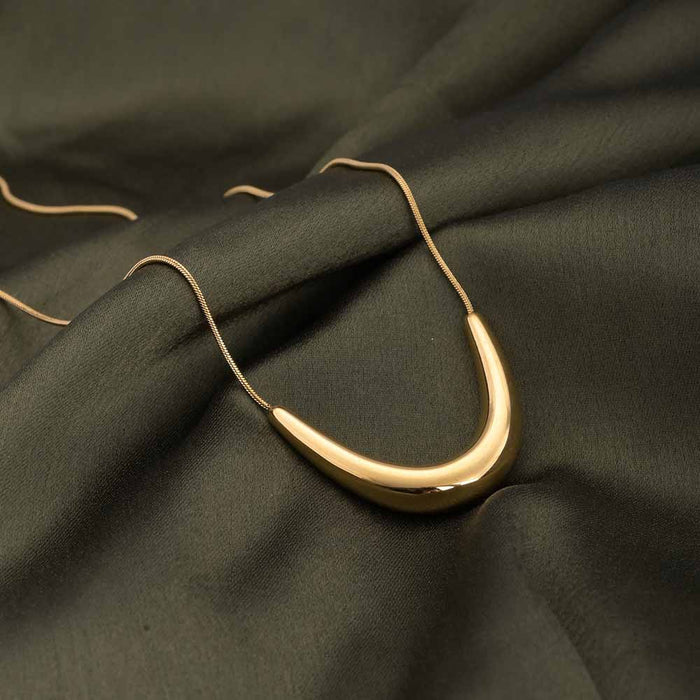 Luna Arc — Yellow Gold Curved Bar Pendant Necklace