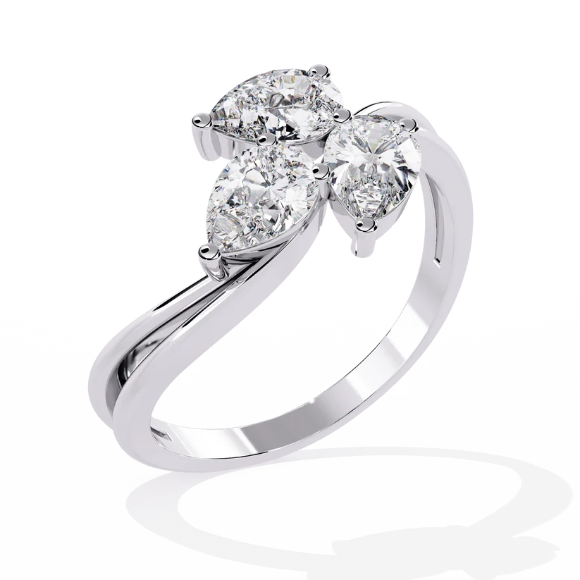 Trinity Three-Stone Diamond Twist Gold Ring – Elegant Round Diamond Trilogy Band