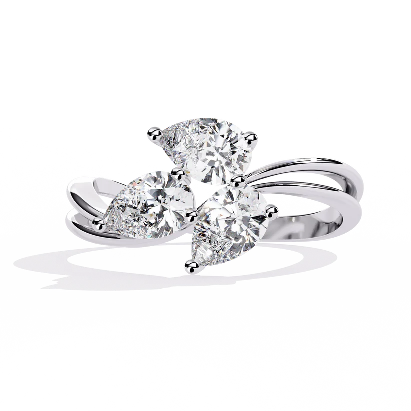 Trinity Three-Stone Diamond Twist Gold Ring – Elegant Round Diamond Trilogy Band