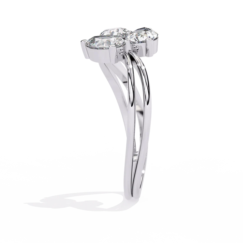 Trinity Three-Stone Diamond Twist Gold Ring – Elegant Round Diamond Trilogy Band