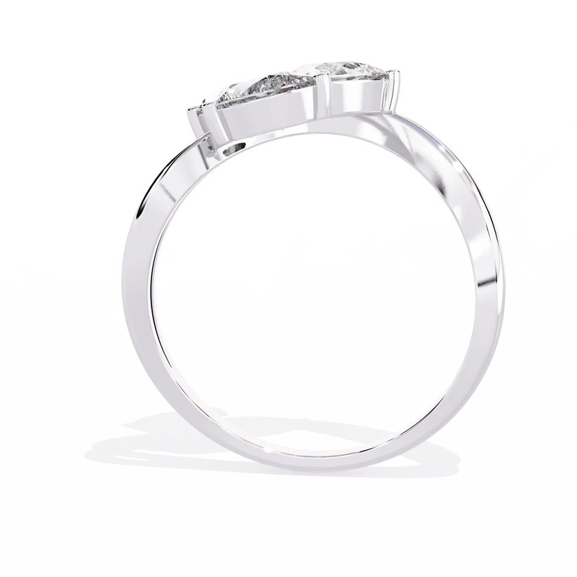 Trinity Three-Stone Diamond Twist Gold Ring – Elegant Round Diamond Trilogy Band