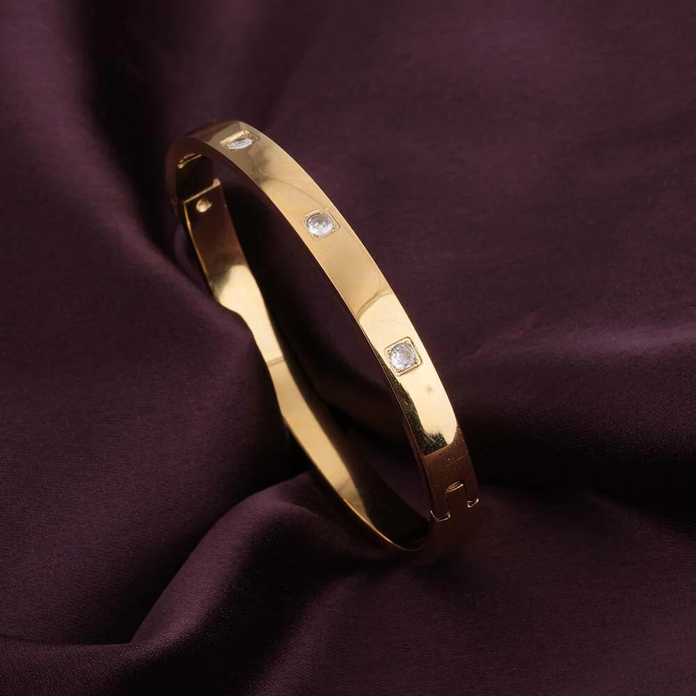 Lumière — Yellow Gold Diamond Bangle Bracelet