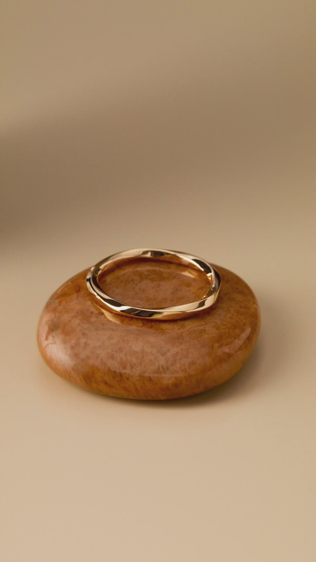 Twisted Möbius Infinity Wedding Band in Rose Gold