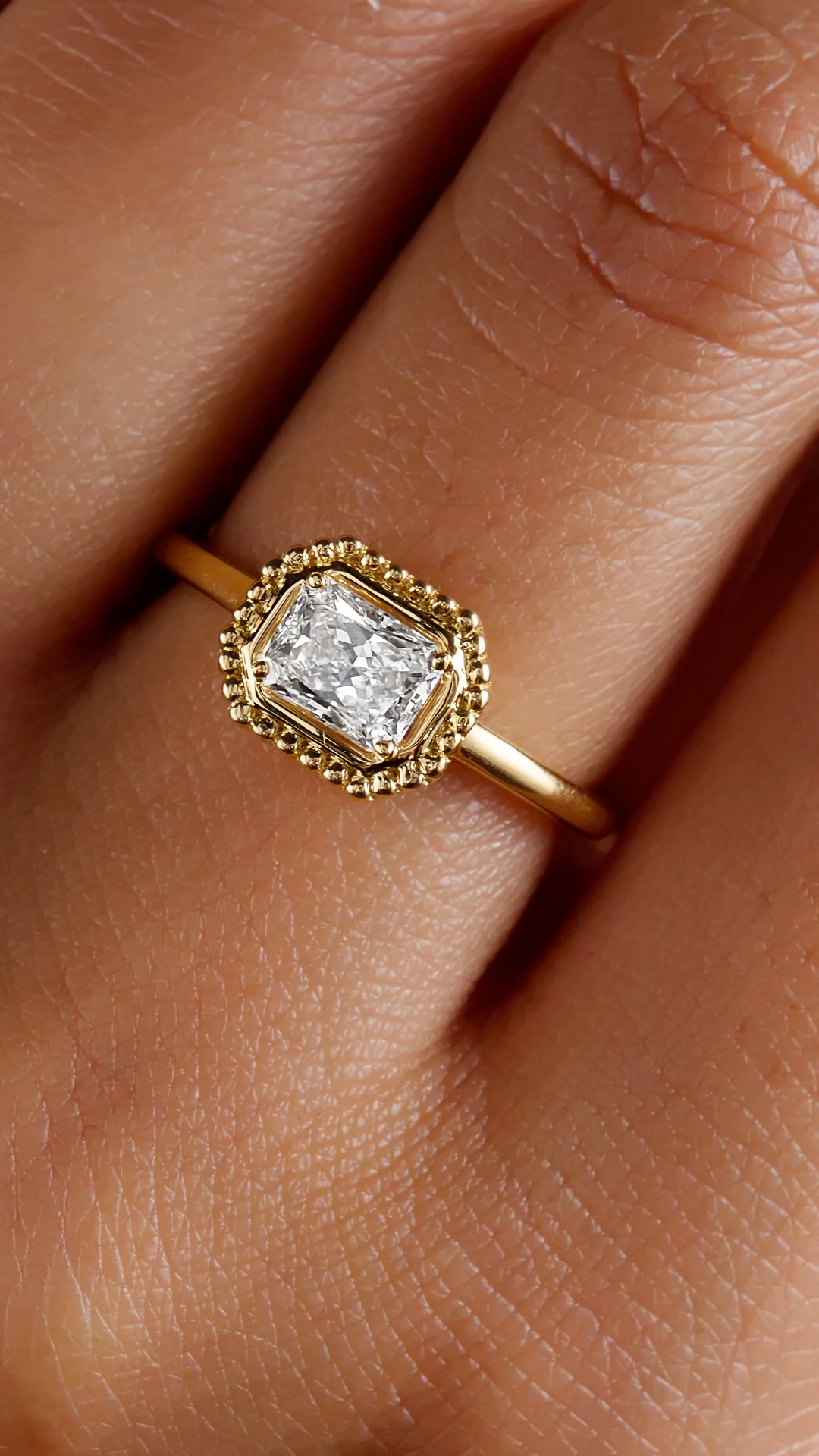The Aurelia Radiance Radiant Diamond gold Ring